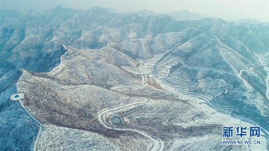 河北涉县：雪映太行梯田美