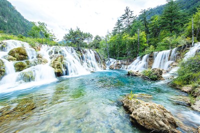 九寨沟：感受山水的坚韧与清秀