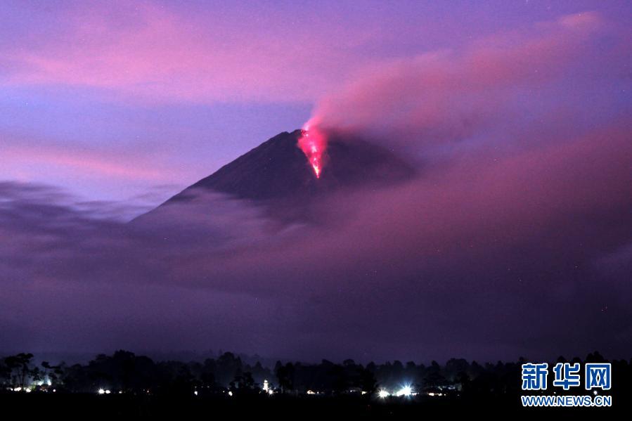 印尼东爪哇塞梅鲁火山喷发