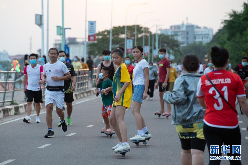 老挝再次延长疫情防控期15天