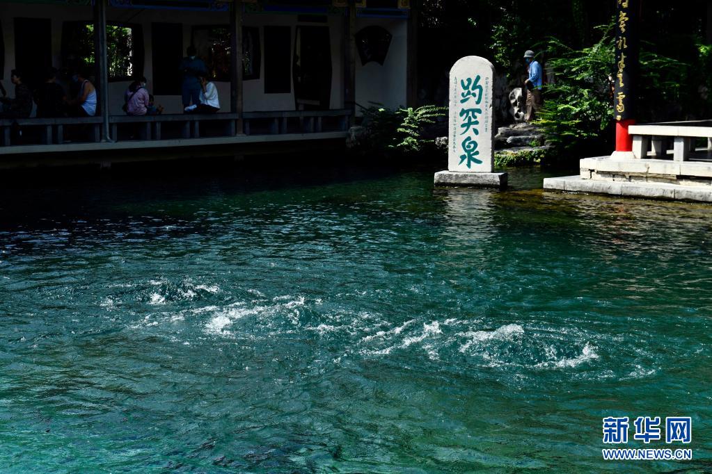 济南趵突泉再现“趵突腾空”胜景