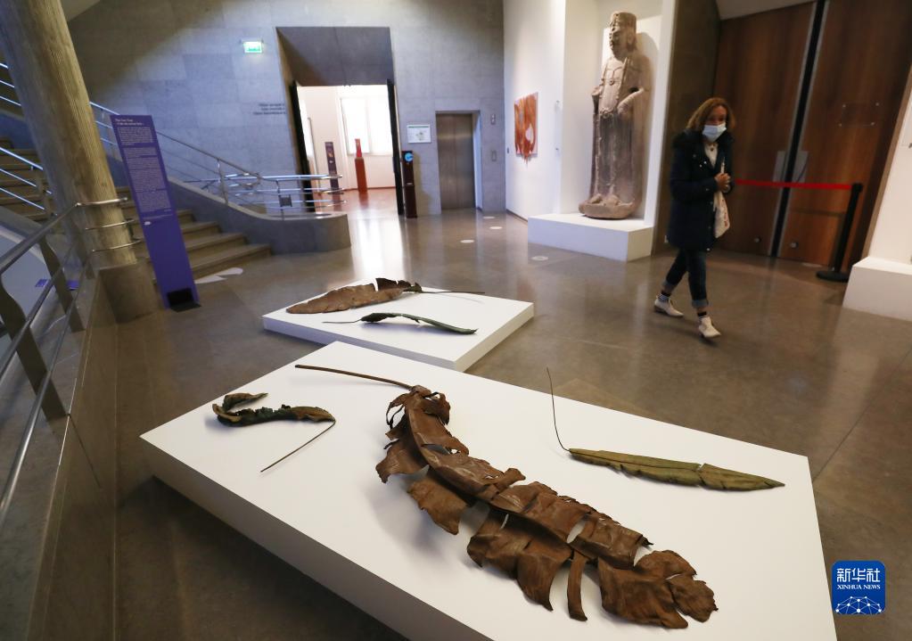 巴黎：藏在文物间的现代艺术展