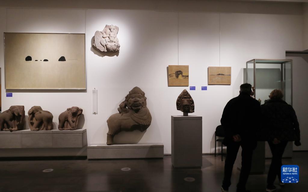 巴黎：藏在文物间的现代艺术展