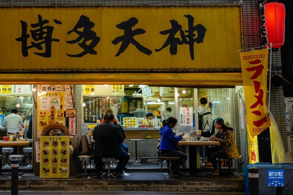 日本东京和大阪等地取消餐馆防疫限制