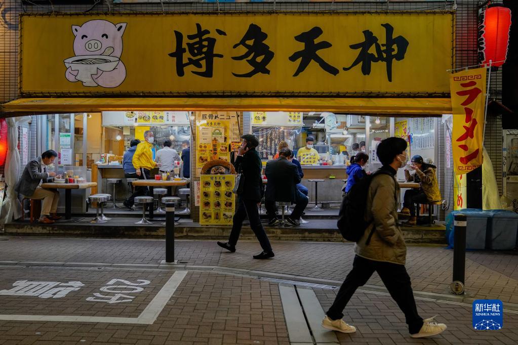 日本东京和大阪等地取消餐馆防疫限制