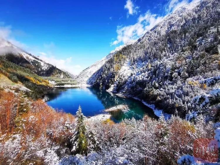 左手雪景 右手彩林 与初冬的九寨沟开启时空浪漫之旅