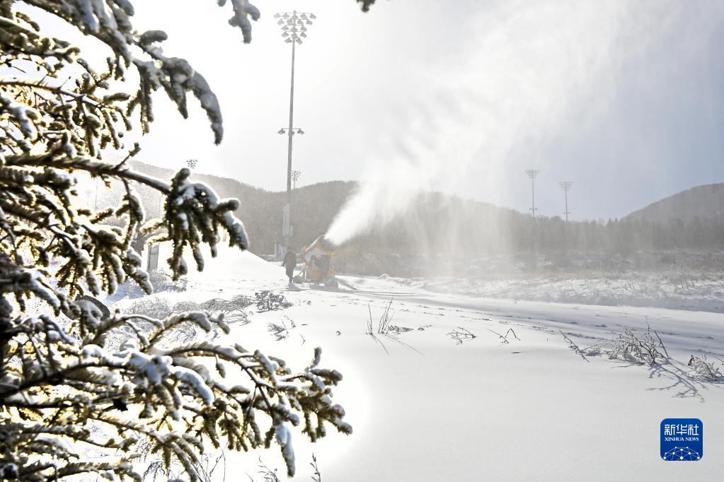 河北张家口：国家越野滑雪中心造雪进行时