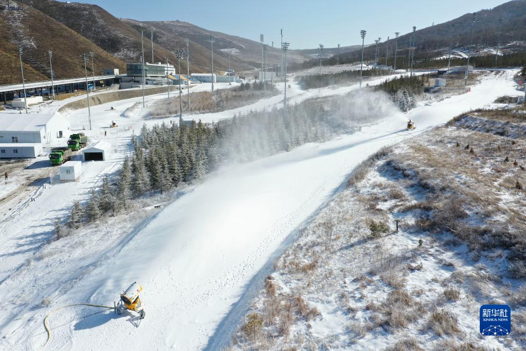 河北张家口：国家越野滑雪中心造雪进行时