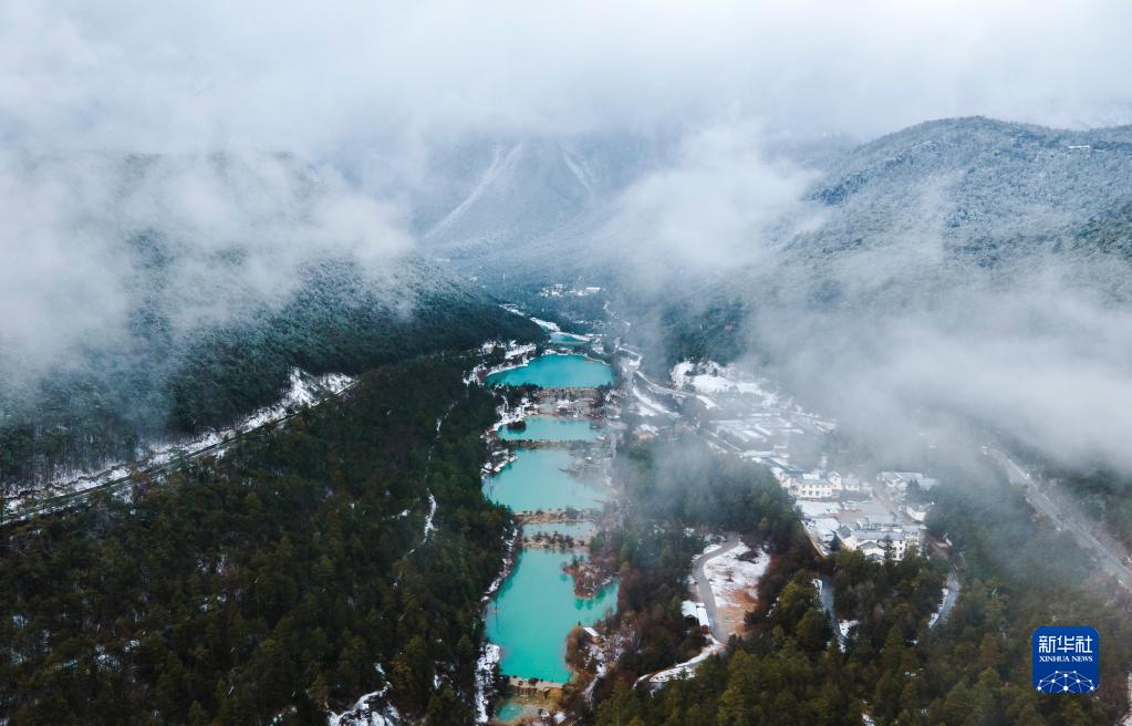 云南丽江：雪遇蓝月谷