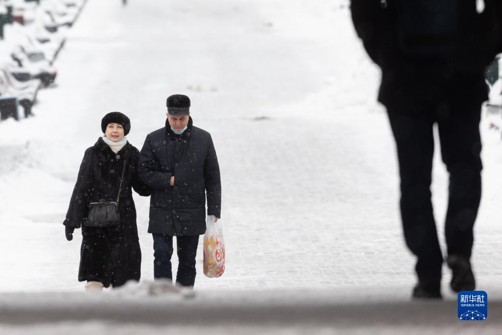 雪中红场