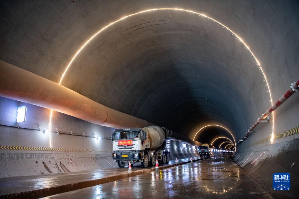 重庆：渝昆高铁建设忙