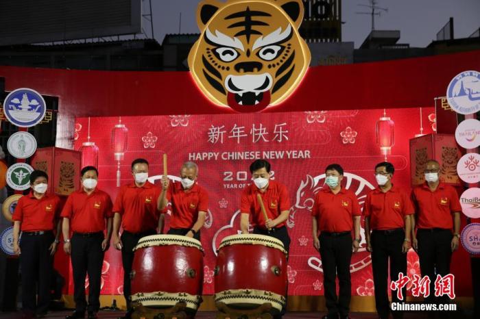泰国曼谷举办“点亮耀华力”春节灯光展庆新春