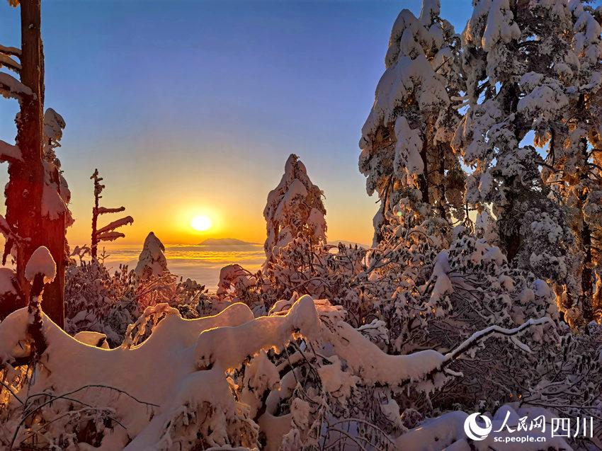 四川洪雅：飞雪迎春到 瑞雪兆丰年