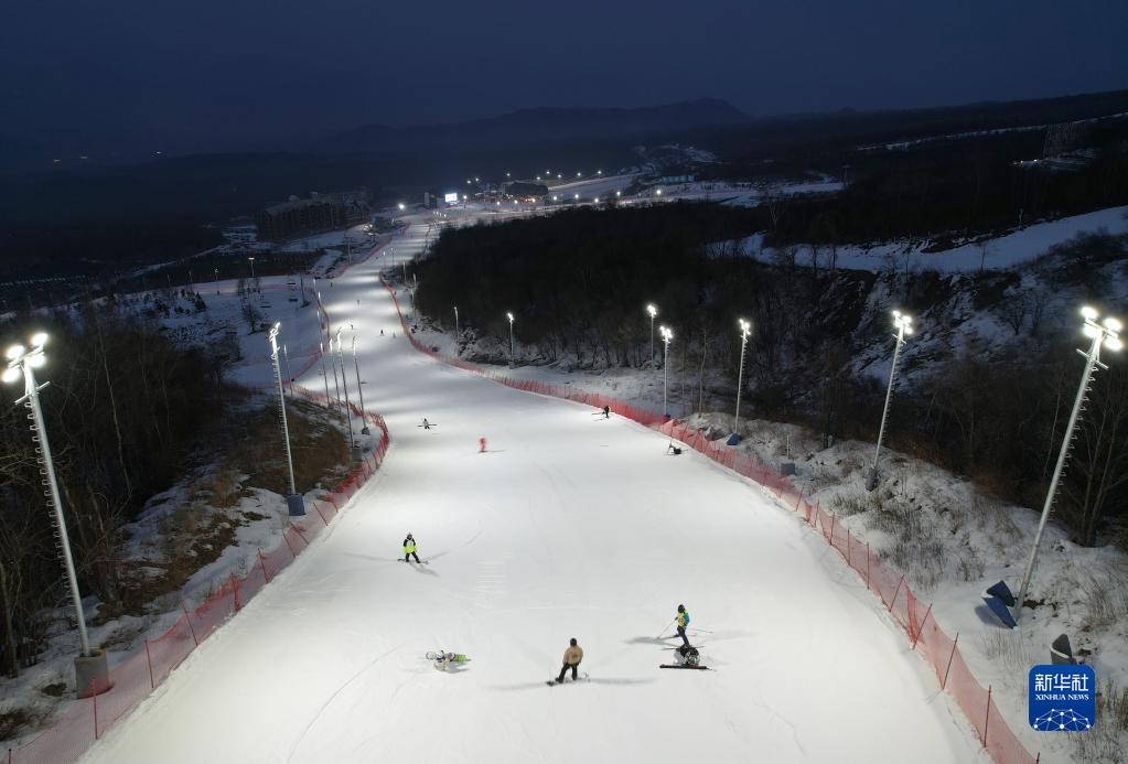 秦岭脚下掀起滑雪热潮