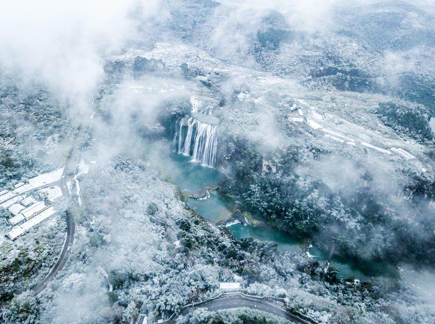 雪中黄果树瀑布“美颜”升级