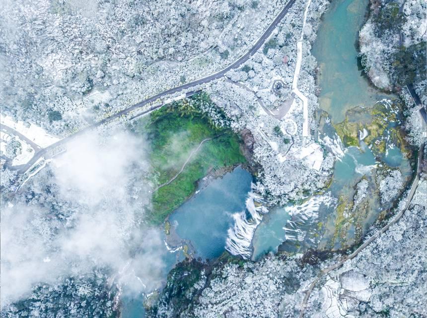 雪中黄果树瀑布“美颜”升级