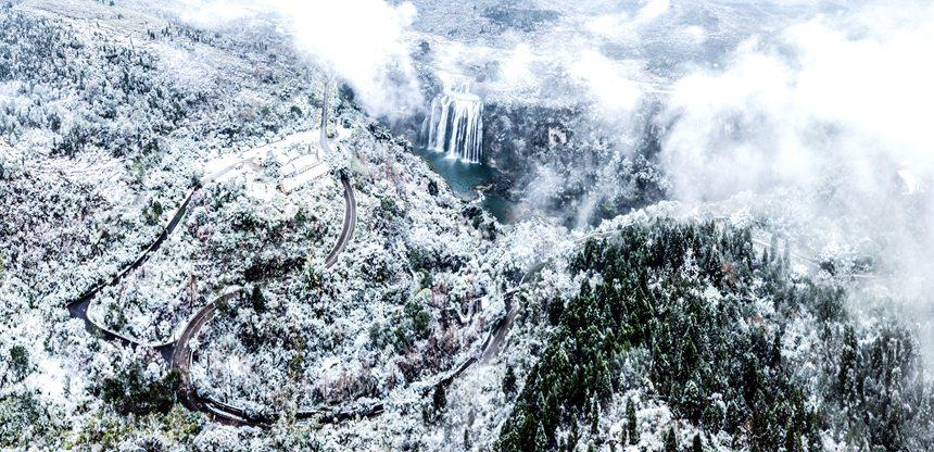 雪中黄果树瀑布“美颜”升级