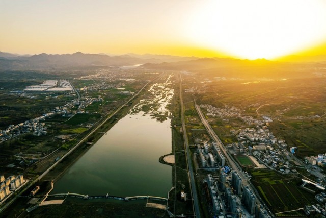 河南汝阳:繁花似锦满眼春 山水汝阳,生态宜居。康向东摄