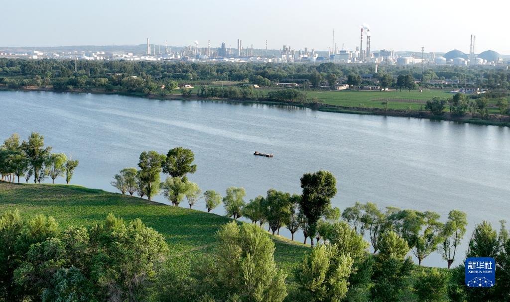 陕西靖边：芦河湿地水清景美