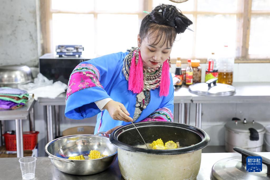 我从月亮山里来