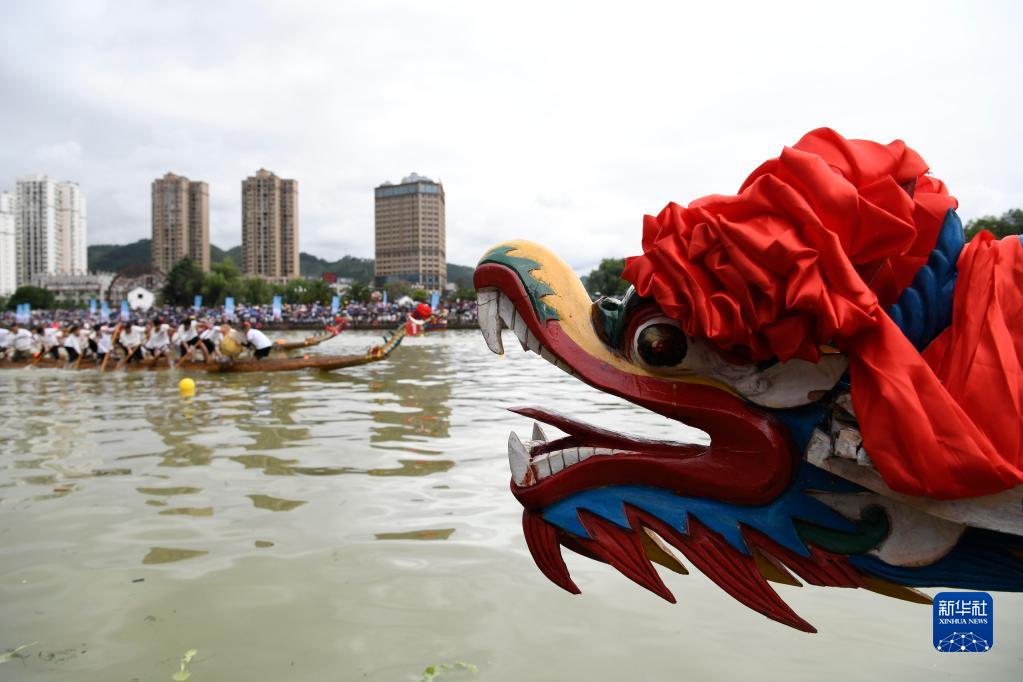 龙舟竞渡
