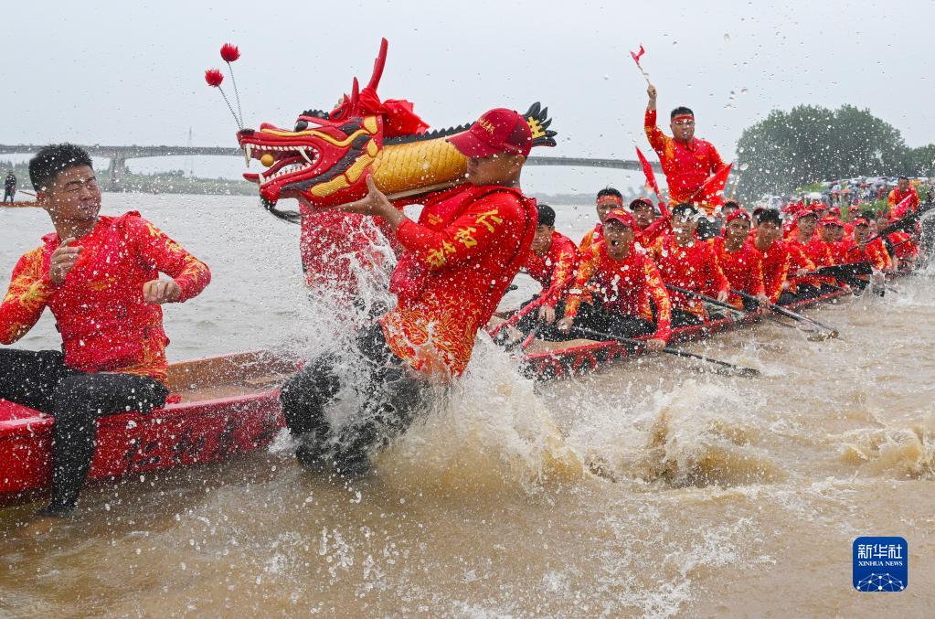 龙舟竞渡