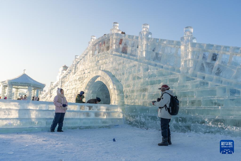 共赴“冰雪盛宴”！哈尔滨冰雪大世界正式开园