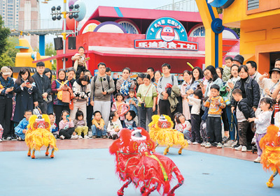 本土主题公园劲吹“国潮风”