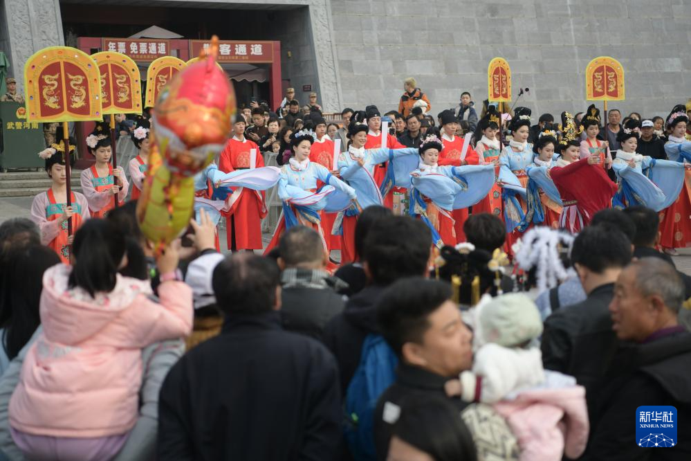 中原文旅“大餐” 体验十足年味