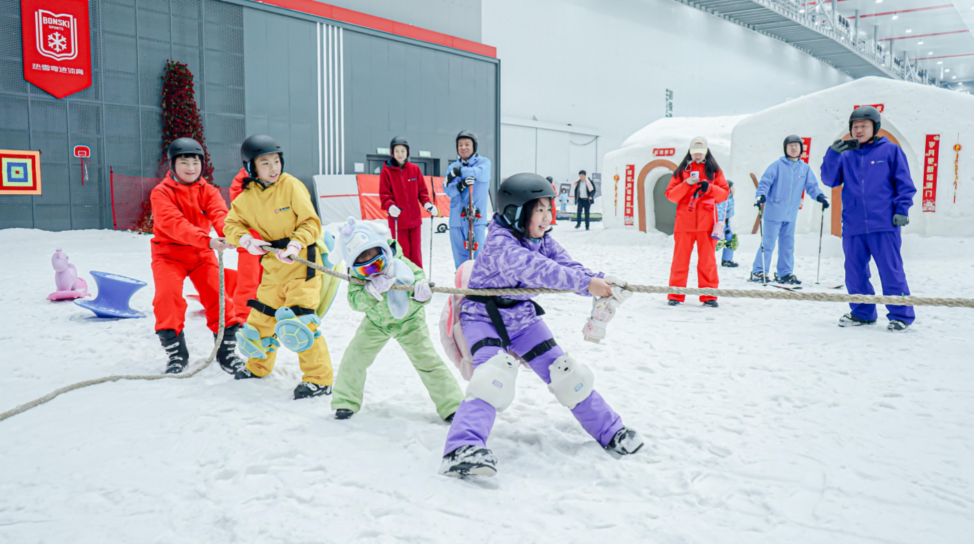 亚冬会“燃动”冰雪激情 来西安浐灞国际港体验“冰雪运动”魅力