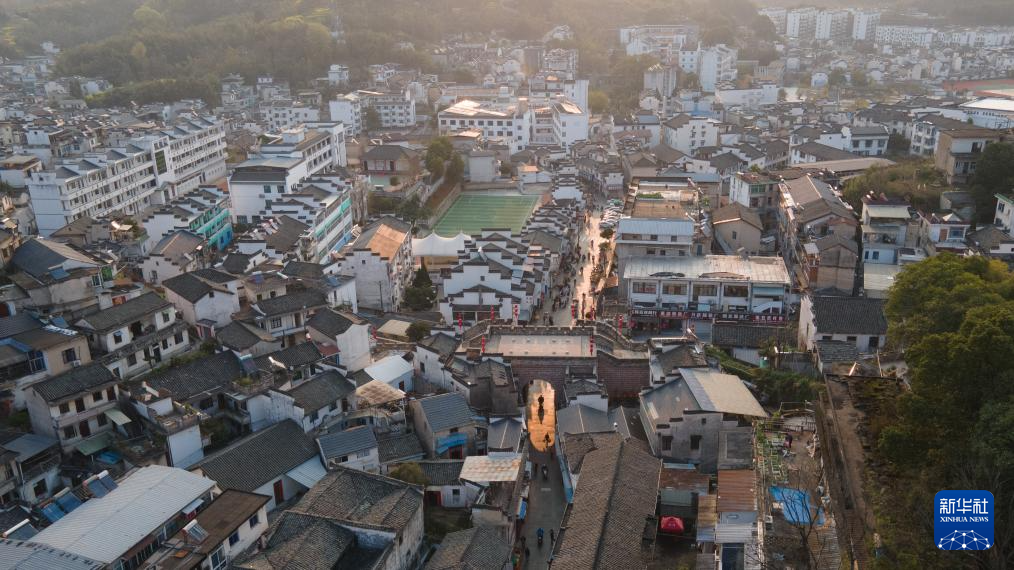 安徽歙县:山水此相逢 古韵展新姿