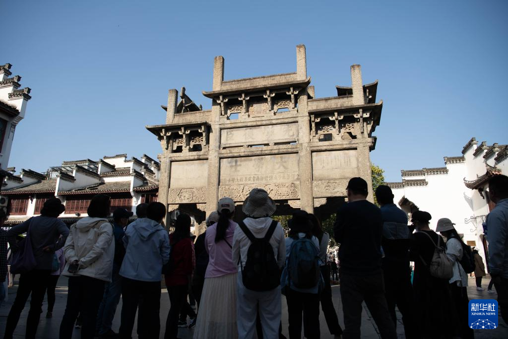 安徽歙县:山水此相逢 古韵展新姿