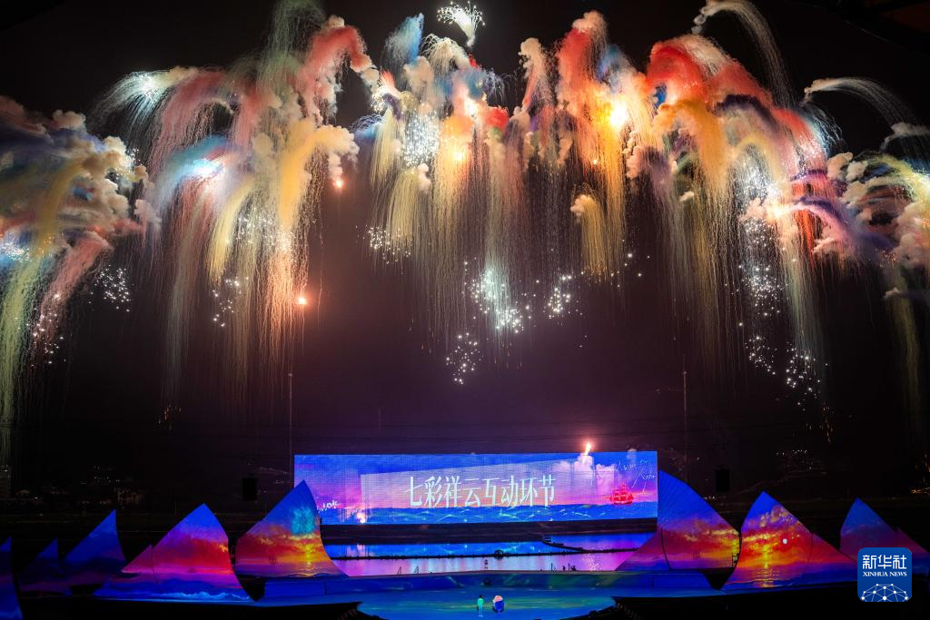 湖南浏阳:盛夏假日赏烟花