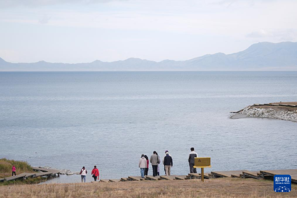 新疆赛里木湖:绘就生态旅游新图景