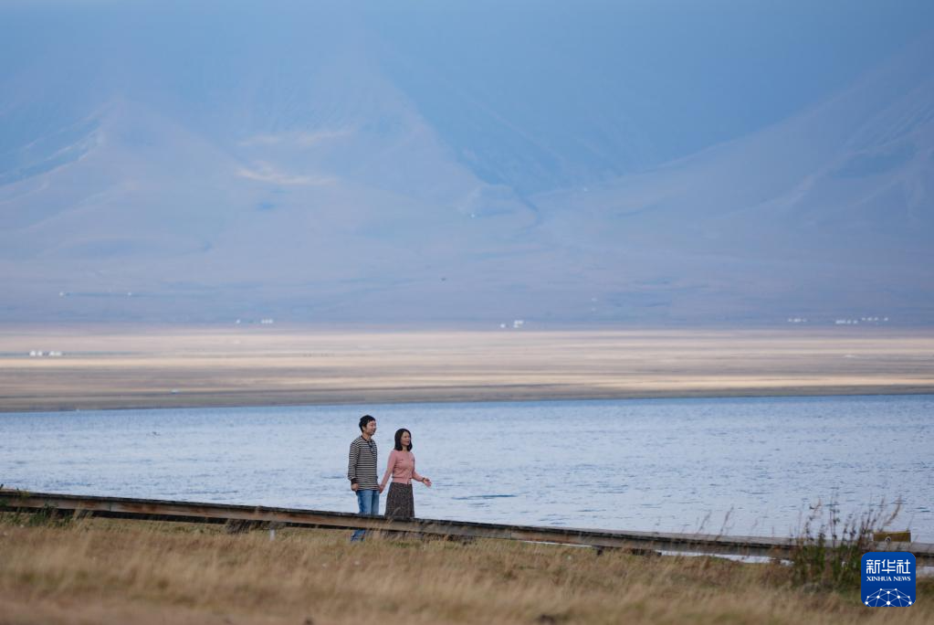 新疆赛里木湖:绘就生态旅游新图景