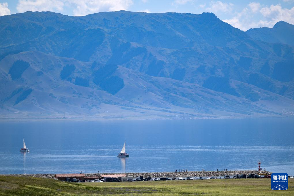 新疆赛里木湖:绘就生态旅游新图景