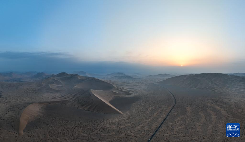 巴丹吉林沙漠秋日即景