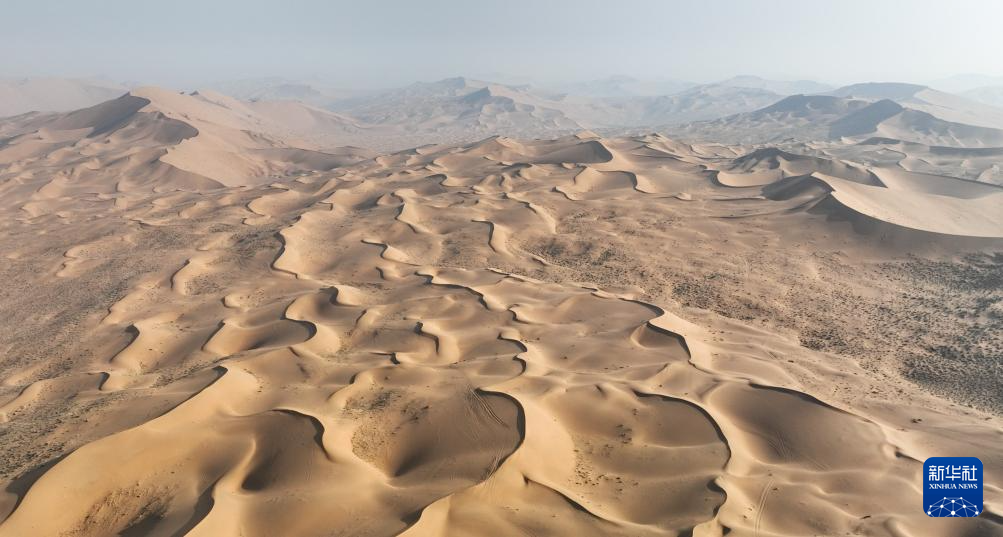 巴丹吉林沙漠秋日即景