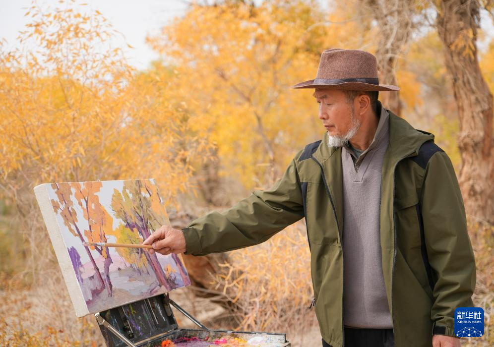 新疆:沙漠胡杨入画来