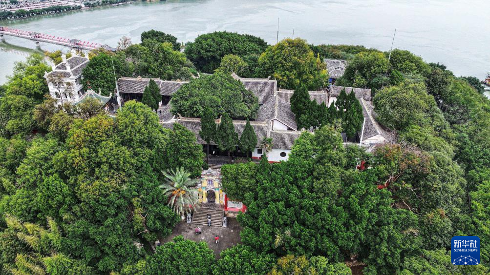 重庆奉节:“诗城”风光引游人