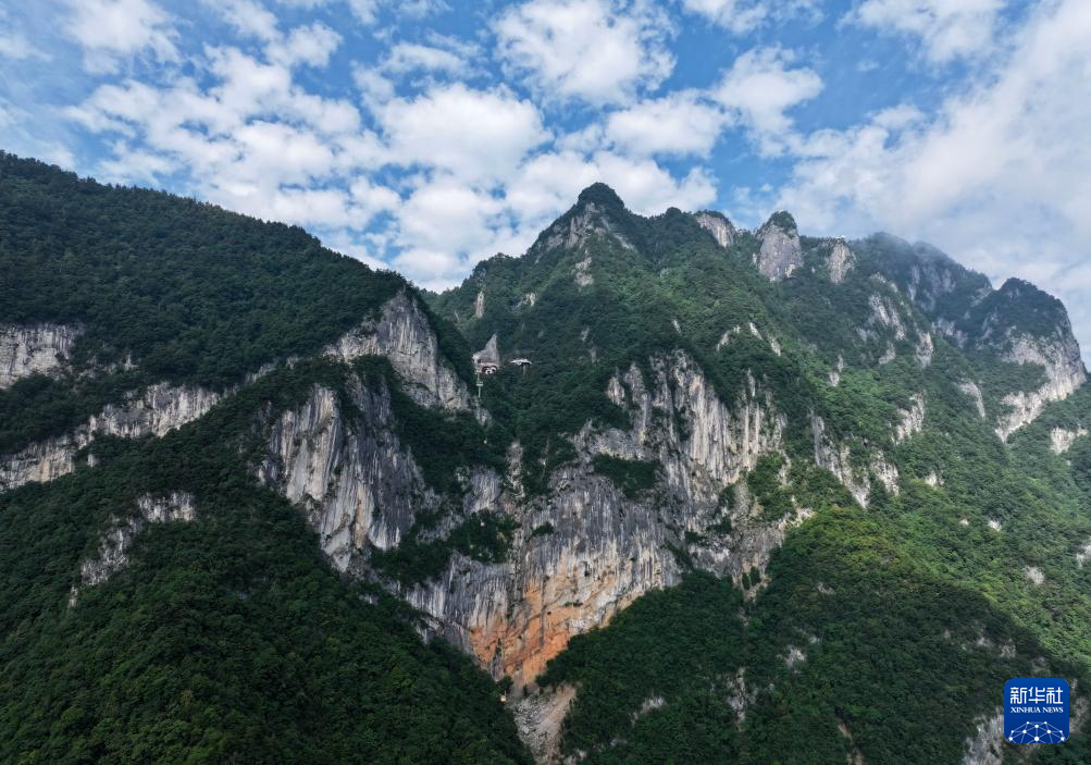 秦岭天竺山生态美景引客来